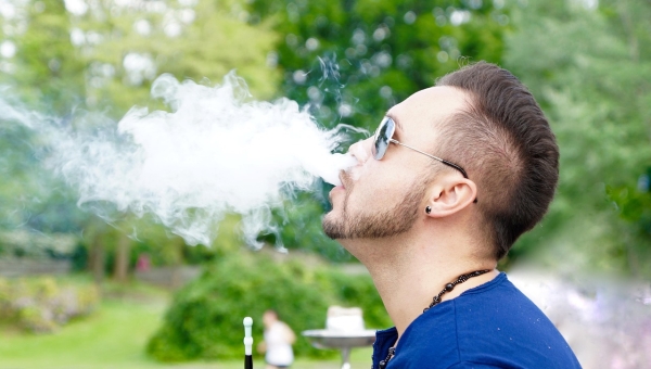 Kampaaniaga üritatakse suitsetajaid nikotiinist võõrustada